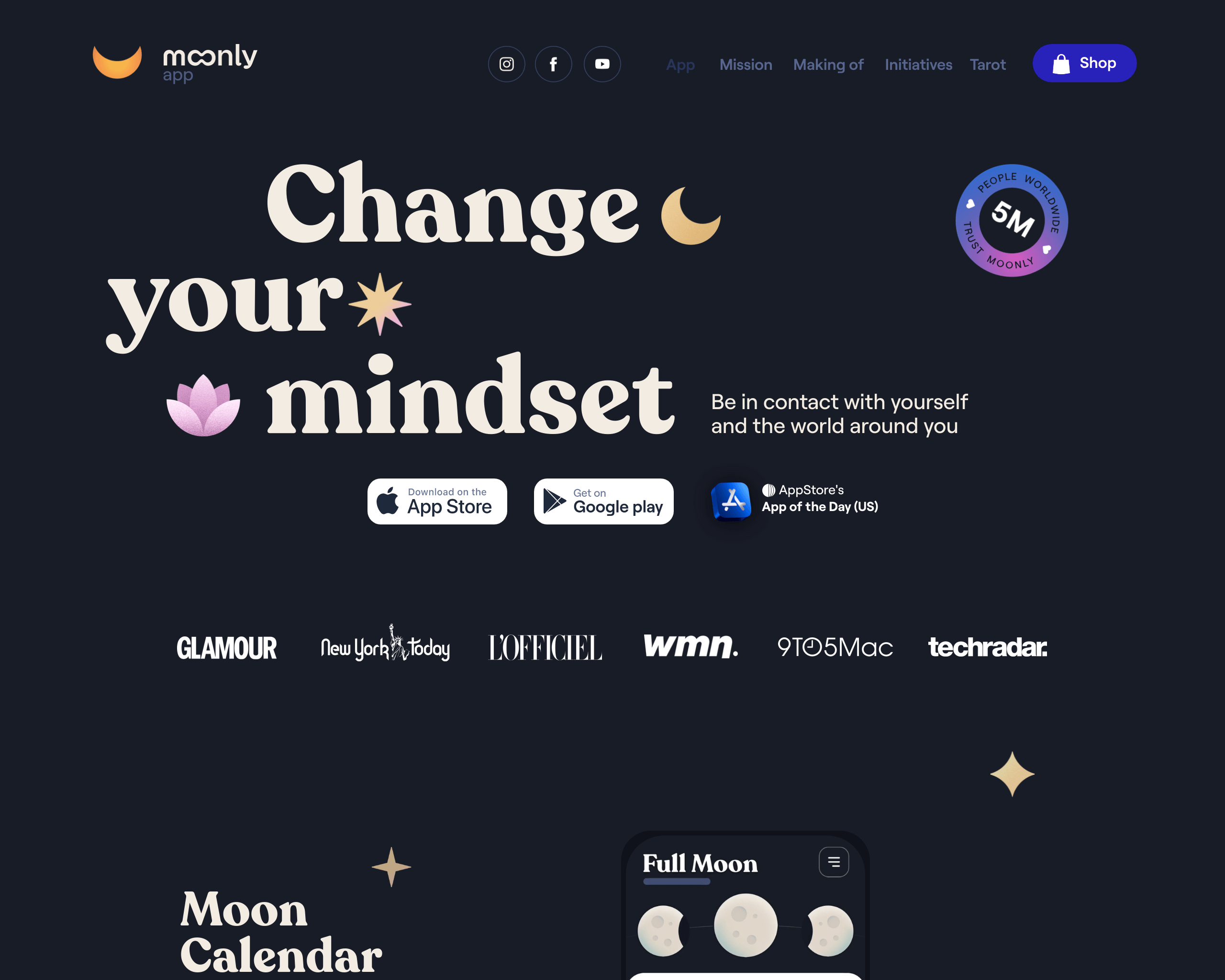 Full page screenshot of https://moonly.app/ landing page.